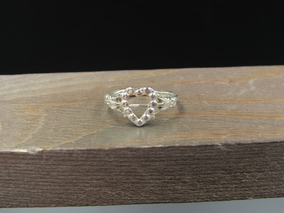 Size 7 Sterling Silver Unique Dot Pattern Heart L… - image 1