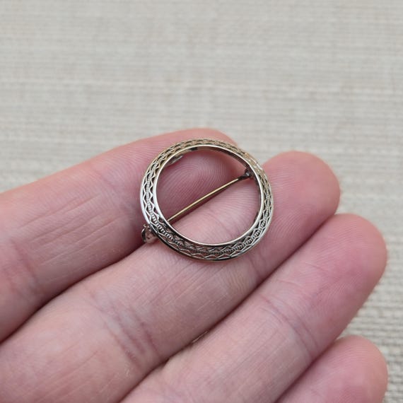 Sterling Silver Beautiful Unique Pattern Pin Broo… - image 2