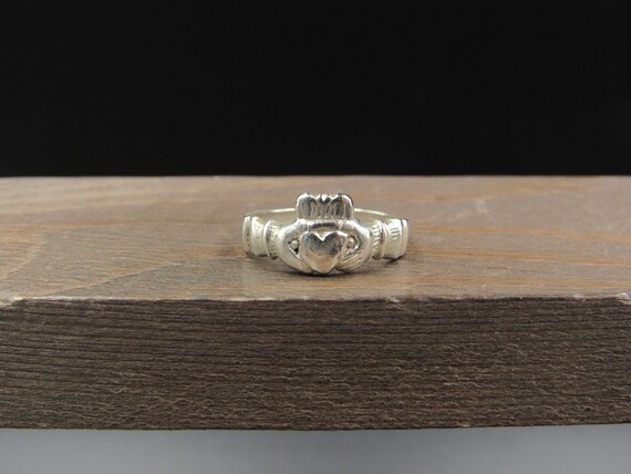 Size 7.5 Sterling Silver Claddagh Band Ring - image 1