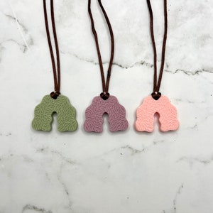 Textured Arch Fidget Jewelry Necklace