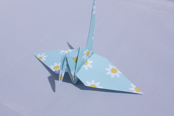 20 Origami Kranich In Blau Mit Einem Weißen Und Gelben Daisy Blume Design Hochzeit Gunsten Baby Dusche Dekoration Vogel