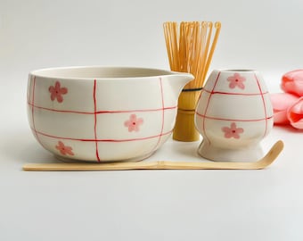 Set di ciotole per matcha in ceramica con margherite a scacchi rosa dipinte a mano, ciotola per matcha di grande capacità, regalo di compleanno, ciotola per matcha personalizzata, set di ciotole per matcha