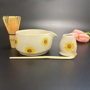 Hand Painted Sunflower Ceramic Matcha Bowl Set,Large Capacity Matcha Bowl Set, Birthday Gift,Personalized Matcha Bowl,Matcha Bowl Set