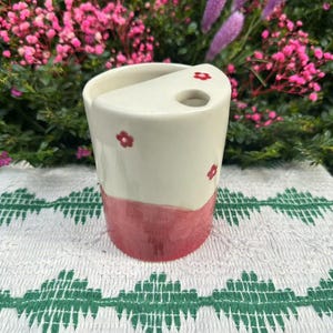 Cute Red Daisy Ceramic Travel Mug, Handmade Pottery Mug,To Go Ceramic Tumbler,Hand-painted Sip Mug,Coffee Cup Sip Mug,Birthday Gift,500ML