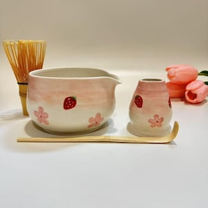 Hand Painted Strawberry Daisy Ceramic Matcha Bowl Set,Large Capacity Matcha Bowl Set, Birthday Gift,Personalized Matcha Bowl,Matcha Bowl Set