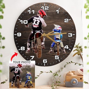 Reloj de pared de madera con foto personalizada para padre e hijo, ideal como regalo para motociclistas de cross, supercross y enduro.