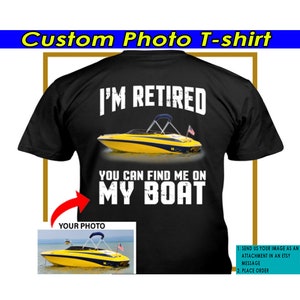 Lustiges Bootfahren Boot personalisiertes T-Shirt, Bootskapitän, Bootsgeschenke für ihn, Geschenk für Bootsfahrer, Bootsbesitzergeschenke (auf der Rückseite) (BK341)