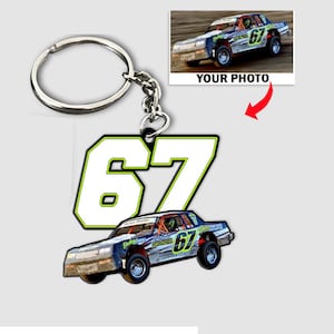 Dirt Track Racing gepersonaliseerde foto- en nummersleutelhangers, auto's met open wielen, coole cadeaus voor racers, speedwayraces, raceauto Mod Lite (BK311)