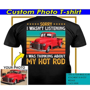 Grappige hot rod cadeaus T-shirt met gepersonaliseerde foto, uniek cadeau voor bezitters van een hot rod, klassieke Amerikaanse hot rod-kleding (op de achterkant) (BK494)