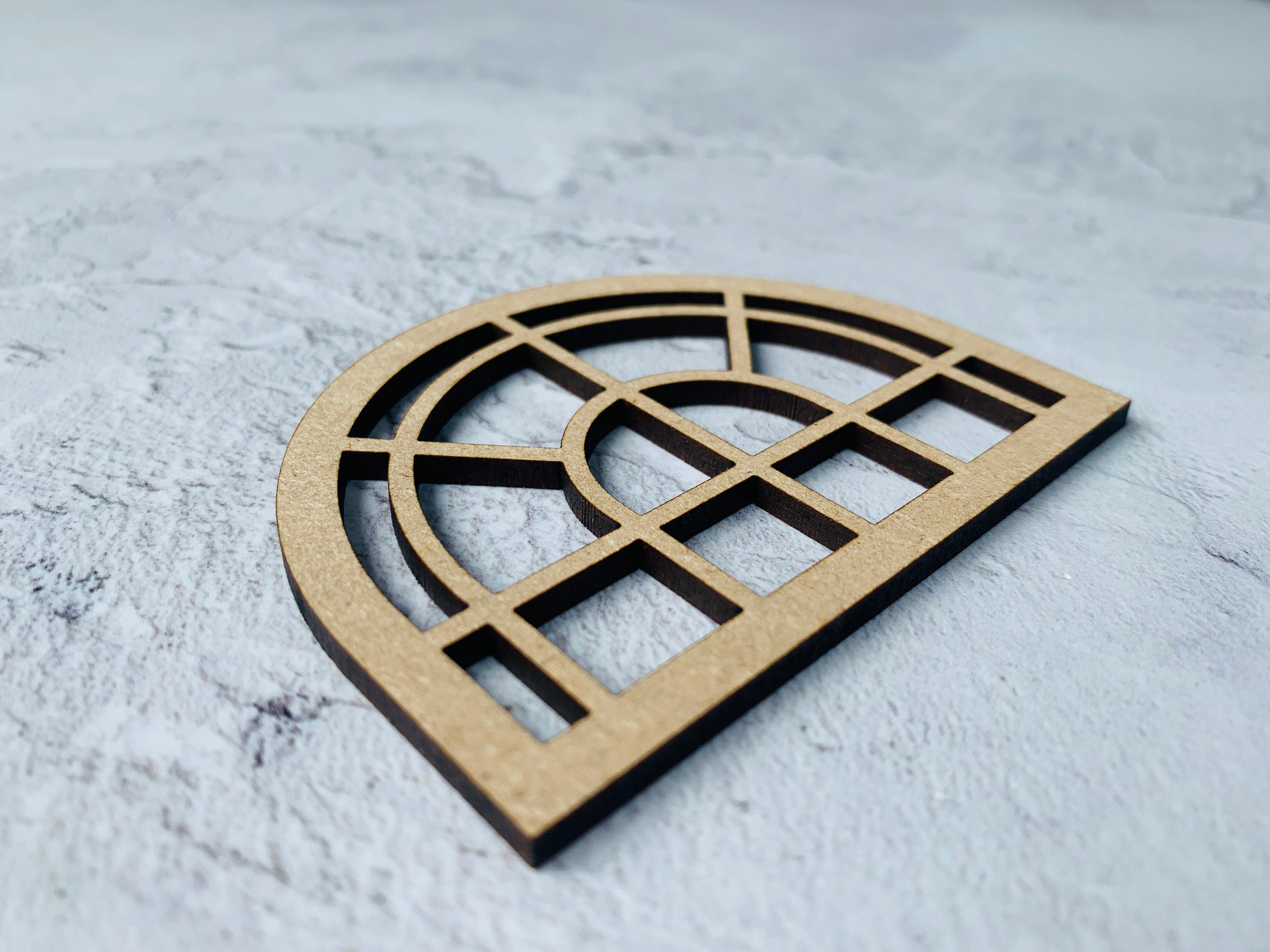 Finestra rettangolare ad arco in miniatura con parte superiore arrotondata, stile 7 Deco - Casa delle bambole, diorama, terreno da tavolo, scrapbooking e forniture per l'artigianato - Italia