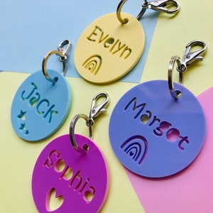 Porte-clés pastel personnalisé pour le nom des enfants, étiquette nominative du cartable, étiquette du nouveau sac de livre de terme, charme du sac pour enfants, porte-clés personnalisé, étiquette de sac préscolaire