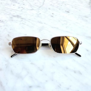 Può includere: Un'insegna in legno rustico con la scritta "Welcome to our home" in lettere bianche. L'insegna presenta una finitura invecchiata e un design semplice e invitante, ideale per un portico o un ingresso.