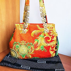 Bolso vintage VERSACE, cadena de hombro dorada, correa con diseño de llave griega, naranja, verde, barroco, Gianni, sol, Medusa, diva de los 90, Rihanna, Kylie Jenner, Lady Gaga