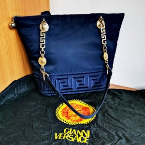 Bolso vintage VERSACE, cadena de hombro dorada, correa con llave griega, auténtico azul, Gianni Medusa, diva de los 90, Lady Gaga, Rihanna, Madonna, Kylie Jenner, Y2K