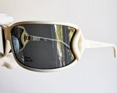 VIVIENNE WESTWOOD vintage sunglasses rare oversize wrap mask white lips kiss gold glitter vw58403 frame wraparound polarized new NOS 90s y2k