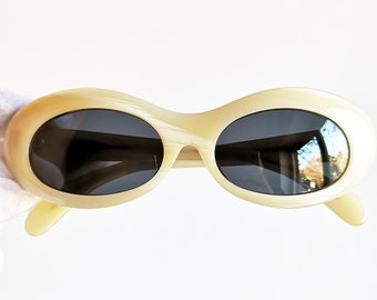 VERSACE vintage zonnebril ovale zeldzame kleine kleine witte hoornbeen Gianni door GENNY Kurt Cobain Rihanna Lady Gaga cat eye jaren 90 slagkracht bril grijs