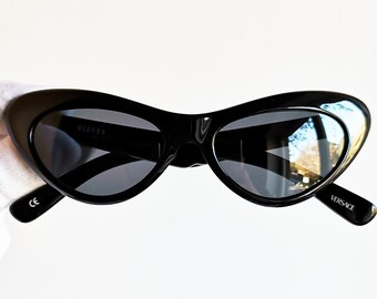 VERSACE vintage sunglasses rare cat eye winged black oval angular wings butterfly frame ladies Gianni Versus E03 Rockabilly diva new NOS 90s