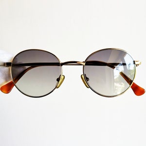 Occhiali da sole rotondi GUCCI vintage con staffa di cavallo dorata, montatura 1270, 49 mm, stile steampunk, Tupac, Migos, designer Rihanna, stile preppy, nuove lenti grigie, anni '90