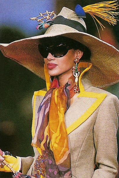 VIVIENNE WESTWOOD Vintage Sunglasses Rare Wrap Mask White VIVIENNE WESTWOOD Vintage Sunglasses Rare Wrap Mask White