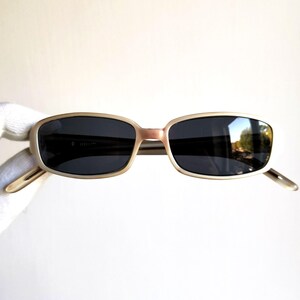 ARMANI Vintage Sonnenbrille weiß marmoriert Strass creme rosa Gesicht Puder selten klein winzig oval Giorgio Emporio 9194 Rihanna Brillenfassung 90s y2k