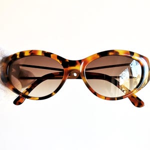 FENDI vintage sunglasses rare oval gold rim tortoise FS301 Tupac Biggie safety pin temples roman coin  Takeoff Migos drop frame 90s