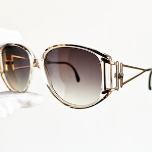 VALENTINO Lunettes de soleil vintage dorées marron clair aviator pilot V191 monture carrée transparente oversize de la marque Migos Rihanna verres gris VLTN