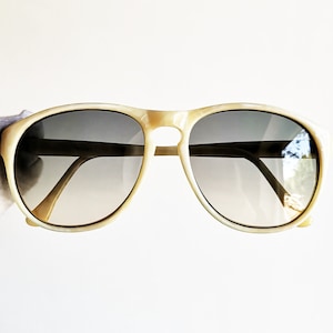 Lunettes de soleil vintage CORNE ovale rare aviator pilot blanc beige os IMAGE larme forme soleil cadre des années 70, 80, 90, nouveau, bleu, orange, lentille, clé, pont