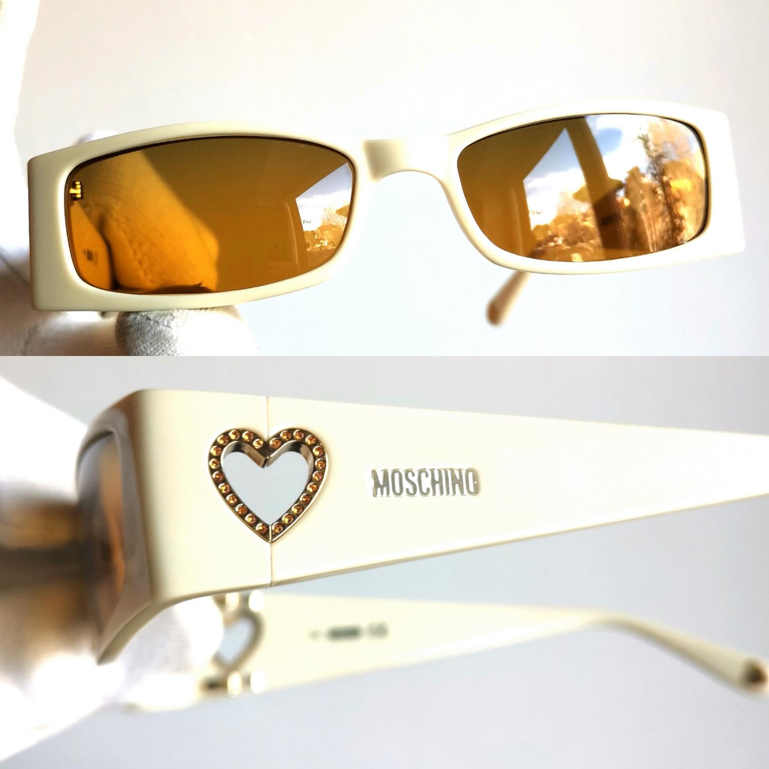 Love Moschino Green Sunglasses with Cream & Gold Heart Detail MOSCHINO Vintage Sunglasses White Cream Wrap MO50003 Love  main image 2