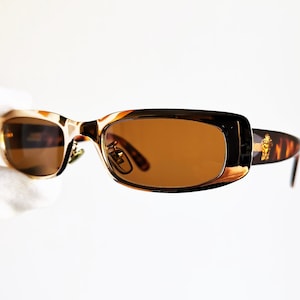 Lunettes de soleil vintage VERSACE rares ovales en écaille d'or marron méduse rectangulaire Gianni X43 Migos Rihanna designer Kylie Jenner cadre des années 90