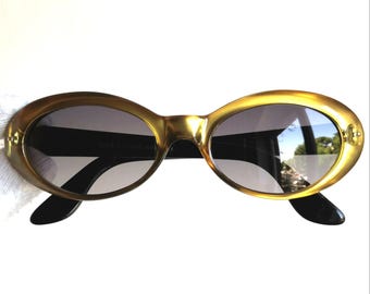 GUCCI Vintage Sunglasses Aviator Frame Gray White Red GG1628  display picture 1