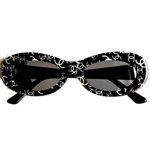 CHANEL sunglasses Kylie Jenner CC white monogram logo black vintage oval concept limited edition iconic 2262 frame flat lens 90s y2k new NOS
