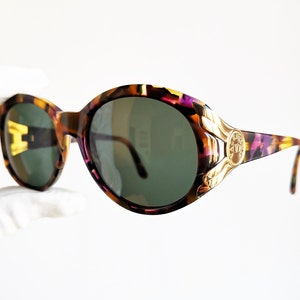 Occhiali da sole vintage VALENTINO rotondi oro viola tartaruga marrone ovali rari Migos designer Rihanna Kylie Jenner Lady Gaga montatura aviatore anni '90 VLTN