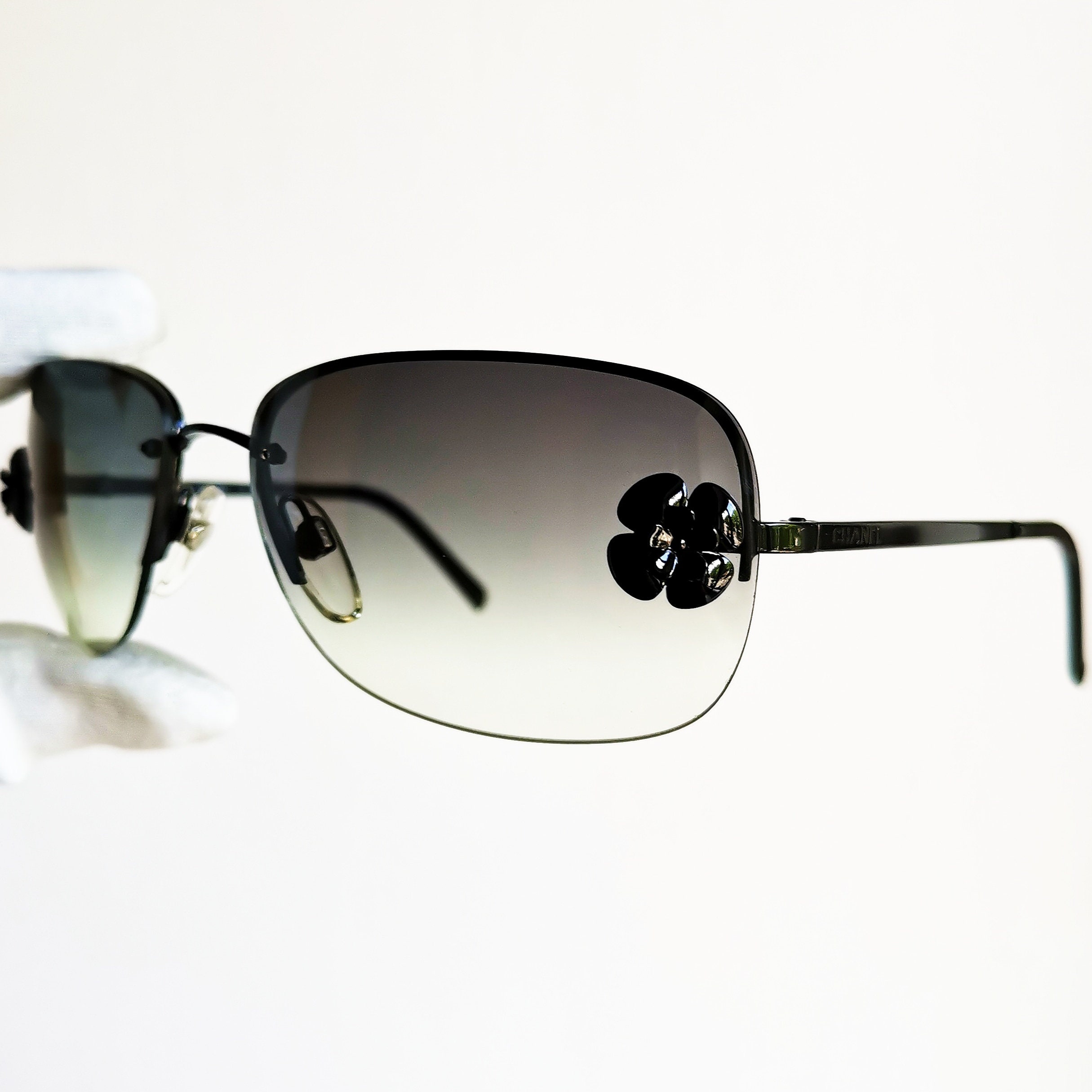 CHANEL Sunglasses Vintage Rare Black Camellia Flowers Oval CHANEL Sunglasses Vintage Rare Black Camellia Flowers Oval