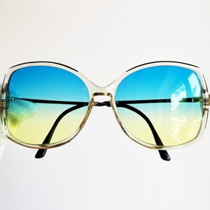 GUCCI square sunglasses vintage rare clear black gold GG2304 diva butterfly frame Rihanna Lady Gaga Kylie Jenner 90s new blue yellow lenses