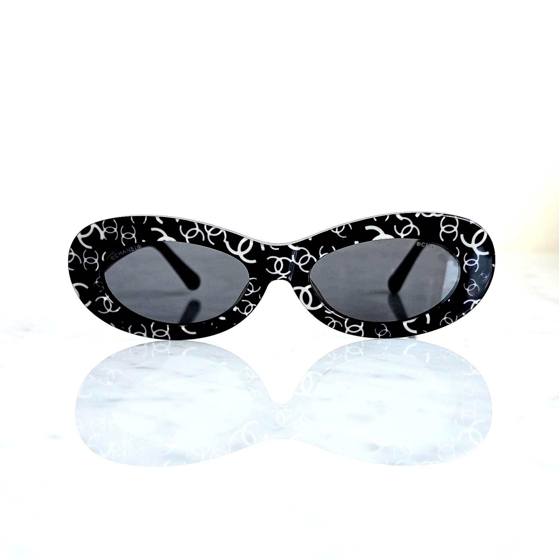 90s chanel sunglasses y2k【訳あり】 CHANEL Sunglasses Vintage CC White Monogram Logo Black Oval 2262