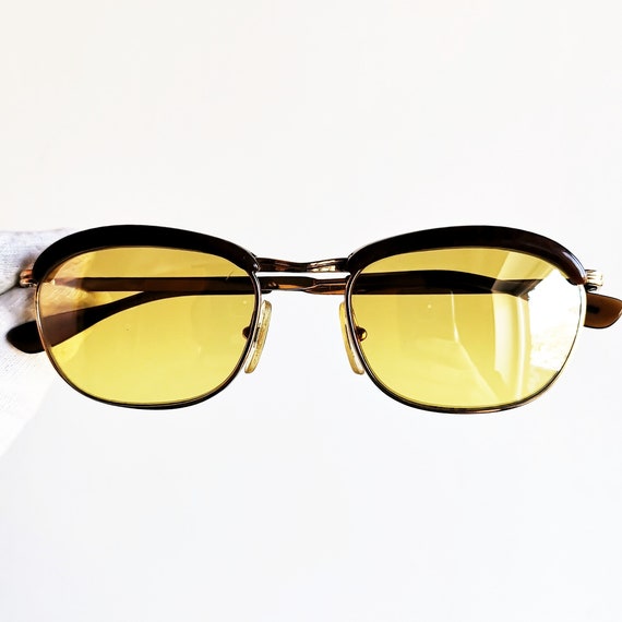 Small Oval Gold Sunglasses Vintage L display picture 1