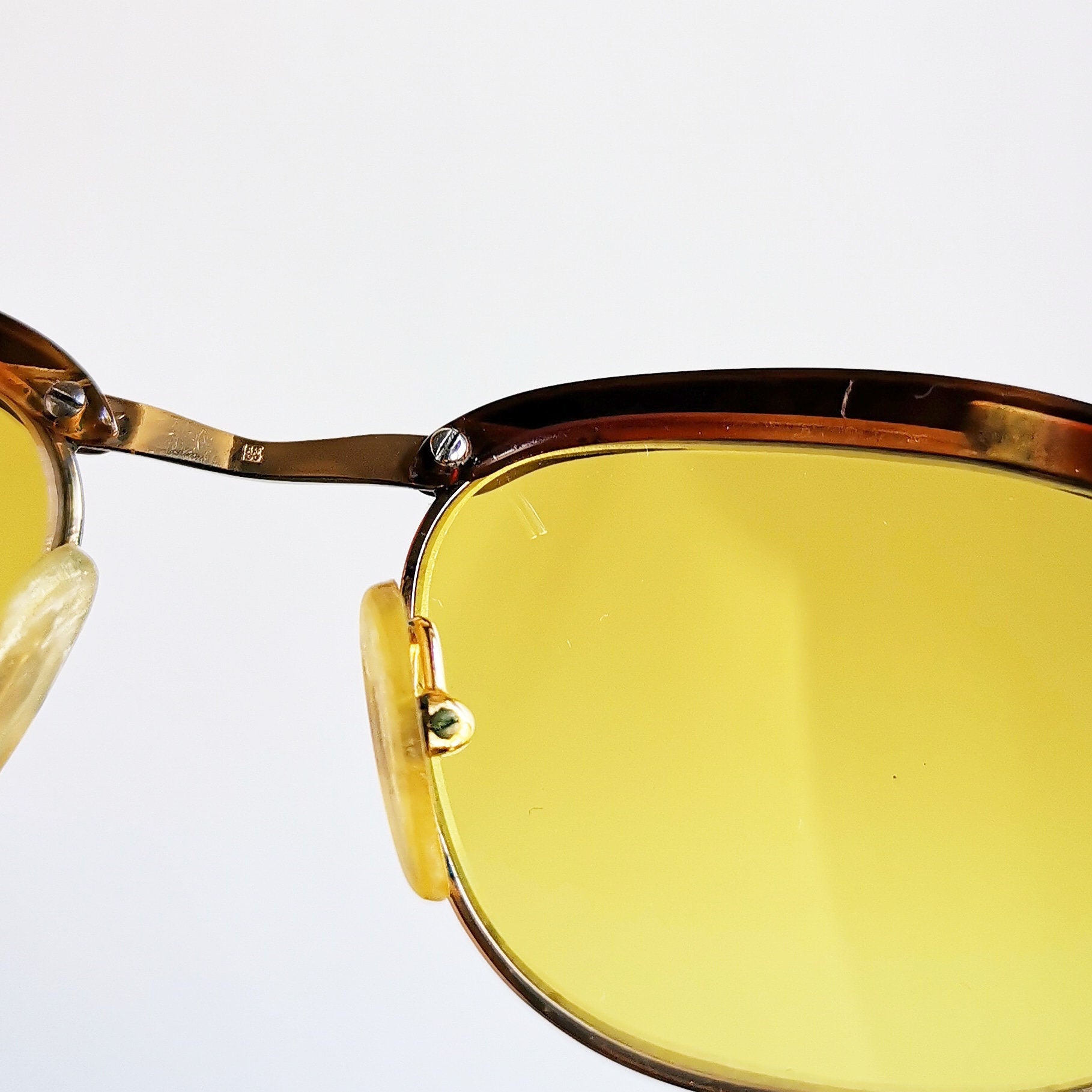 Small Oval Gold Sunglasses Vintage L