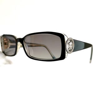 Occhiali da sole vintage VERSACE rari 3029 neri argento con anello medusa chiave greca montatura ovale quadrata rettangolare Gianni Migos designer nuove lenti anni '90 y2k