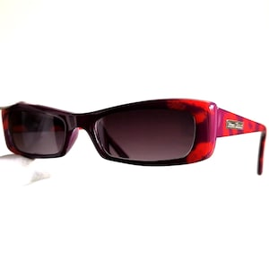 VIVIENNE WESTWOOD vintage sunglasses oval rectangular purple red lipstick mark smuack lips kiss Lady Gaga Bella Hadid Rihanna frame 90s y2k