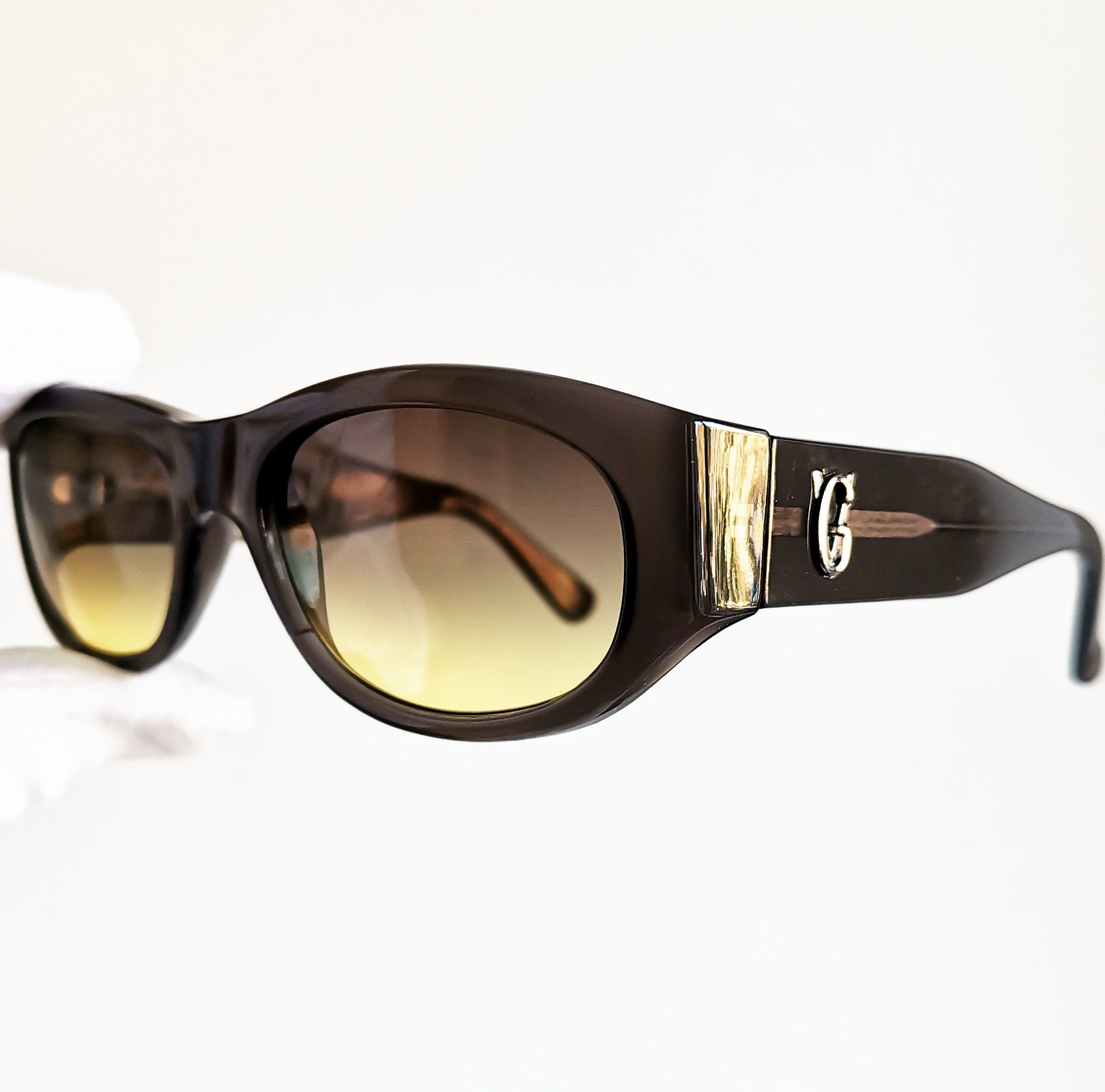 VERSACE Vintage Sunglasses Oval Gray Bayonetta Frame Gianni  display picture 3