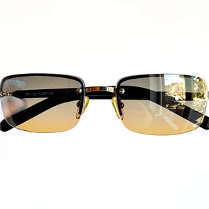 Óculos de sol vintage OLIVER by Valentino retangular oval sem aro sem armação cinza verde laranja lente Migos Rihanna 191/S armação preta prateada anos 90