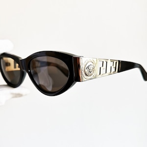 VERSACE vintage zonnebril zeldzame zwarte ovale masker medusa Gianni 492 wrap Migos Rihanna Tupac Biggie 2Chainz Kylie Jenner frame jaren '90 y2k nieuwe NOS