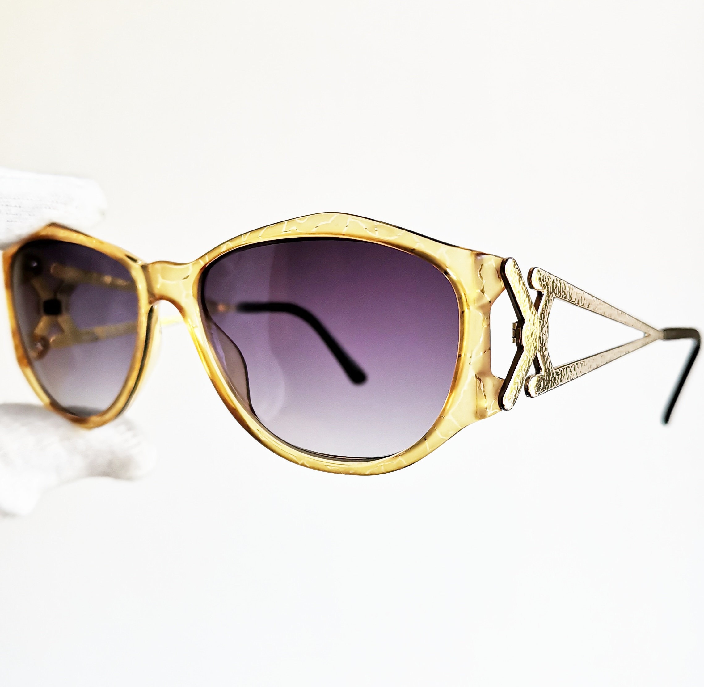 PALOMA PICASSO x VINTAGE 8410 290‎ Gold rim glasses 90s round sunglasses Paloma Picasso 3801 40 – Vintage Frames Company main image 2