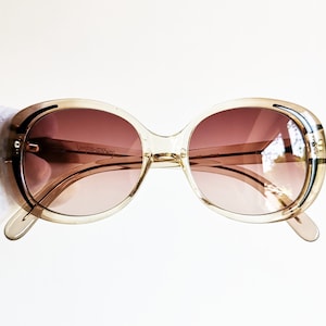 Clear pink vintage sunglasses round oval square VON FURSTENBERG v50 diva strass rhinestone gold stud Rihanna Lady Gaga Madonna frame 70s 80s