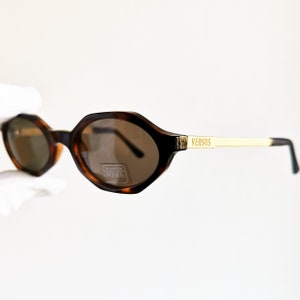 VERSACE vintage sunglasses small hexagon oval gold rare tortoise brown tiny hype frame Gianni VERSUS E42/A 90s new NOS Migos 2Chainz Rihanna