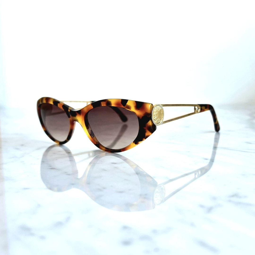 FENDI Vintage Sunglasses Oval Gold Tortoise Brown FS301 FF Frame