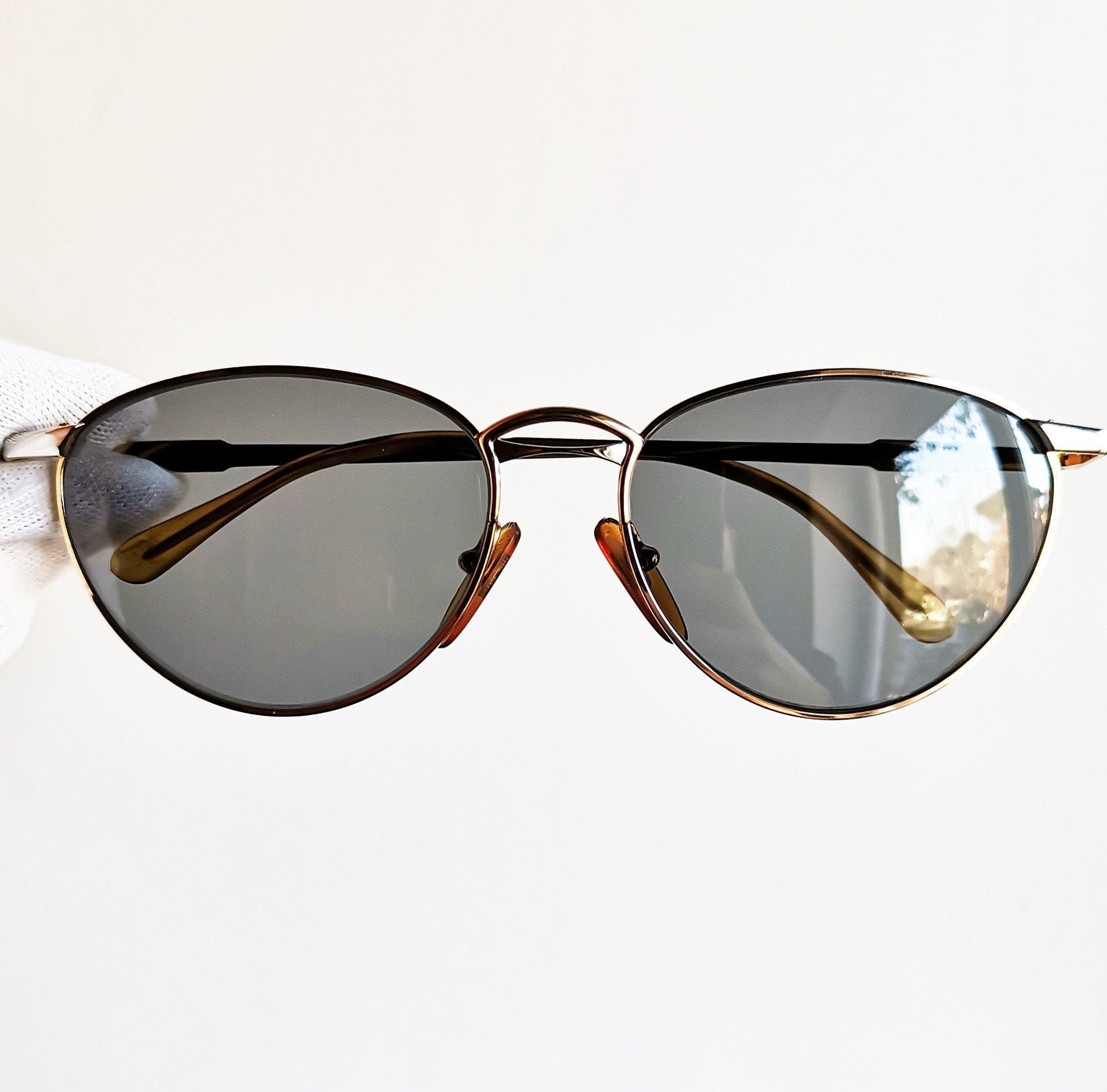 フェンディ サングラス サイドロゴ ゴールド ヴィンテージ Fendi Gold Logo Sunglasses – Treasures of NYC