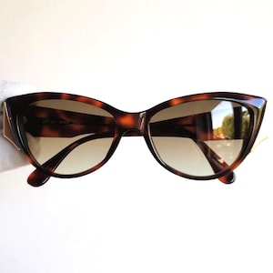 VERSACE vintage Sunglasses tortoise brown gold accents rare cateye rockabilly frame rare 130 Gianni by GENNY Rihanna Lady Gaga 90s new NOS