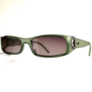 GUCCI zonnebril vintage groene rechthoekige witte strassteentjes 2584 horsebit frame Rihanna Kylie Jenner Bella Hadid Lady Gaga jaren 90 jaar nieuw NOS