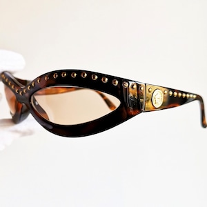 VERSACE ヴィンテージ サングラス トータス ブラウン ゴールド 440/M オーバル ラップ リベット スタッド メデューサ ジャンニ 90年代 Y2K ミーゴス リアーナ レディー ガガ 2チェインズ ベラ ハディッド